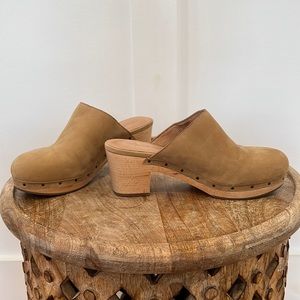 Size 7; Madewell Soft Leather Clogs